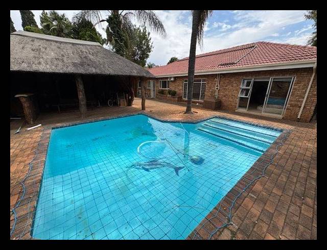 4 BEDROOM HOUSE FOR SALE IN VAN RIEBEECK PARK